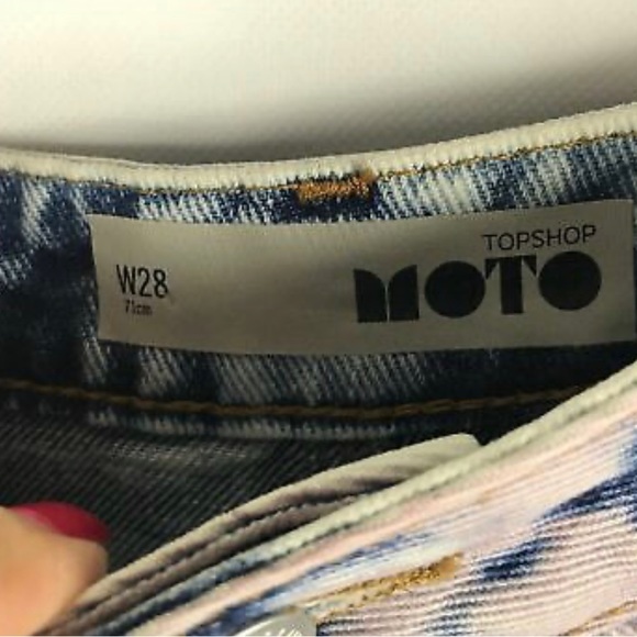 TOPSHOP MOTO Bleached Denim Shorts Hot Pants Waist 28" - Picture 2 of 8